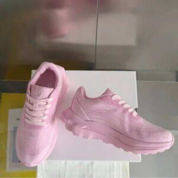 Alo Yoga Runner Pink Athletic Shoes - Picture 4 of 6